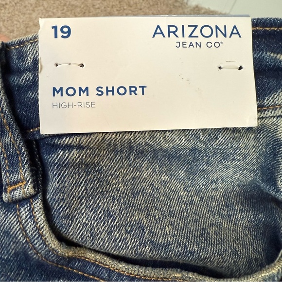 Arizona Jean Company Women's Denim Mom Shorts High Rise stretch size 16 - Picture 3 of 4